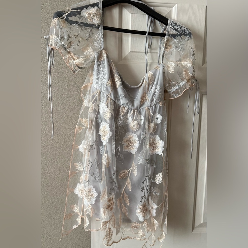 Lucy in the Sky Silver and Gold Floral Womens Dress